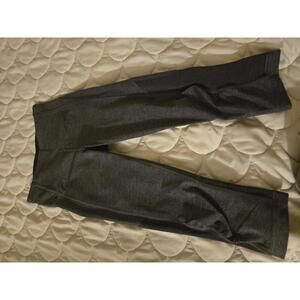 Lululemon Women's Gray cropped Leggings